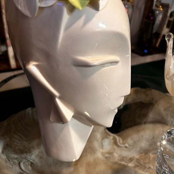 Neiman Marcus Beauty Eternal Floral Statue - Picture 5 of 7